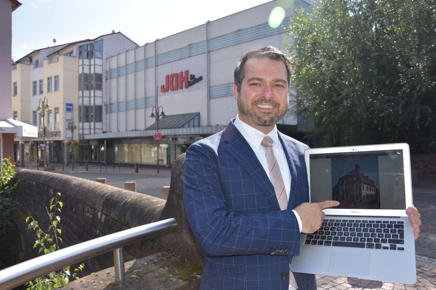 Rathaus im JOH: Outlet und Stadtverwaltung lassen sich gut kombinieren